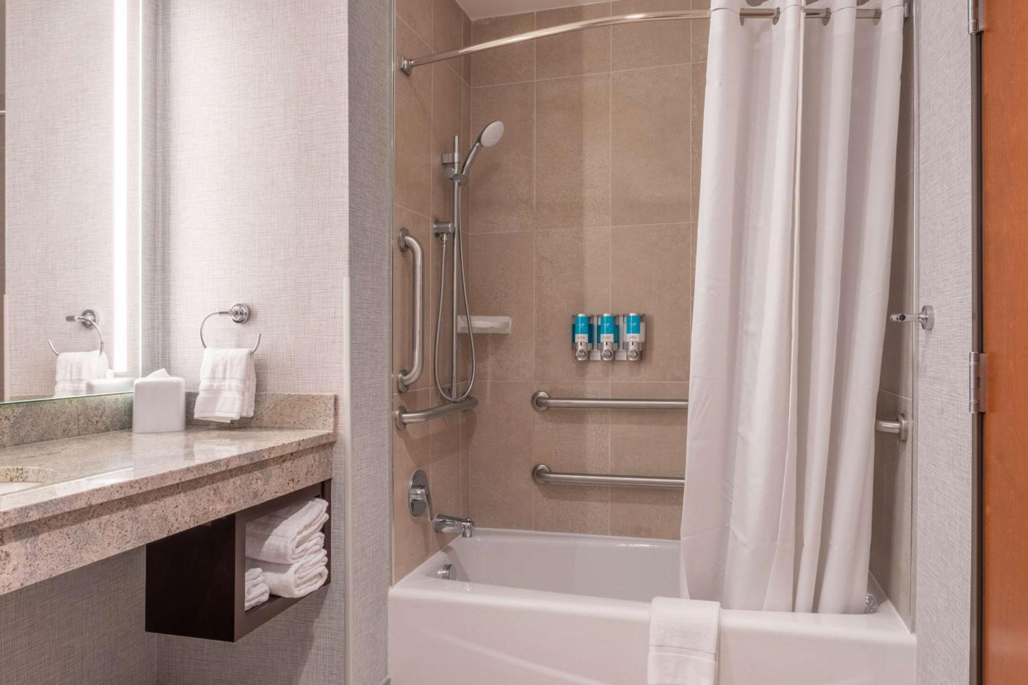Drury Plaza Hotel College Station Eksteriør billede